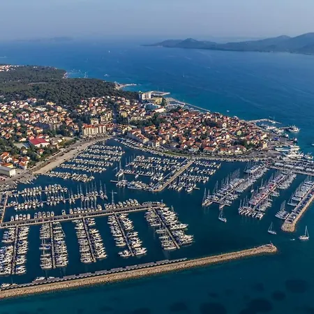 شقة House In With Sea View, Terrace, Air Conditioning, Wi-fi